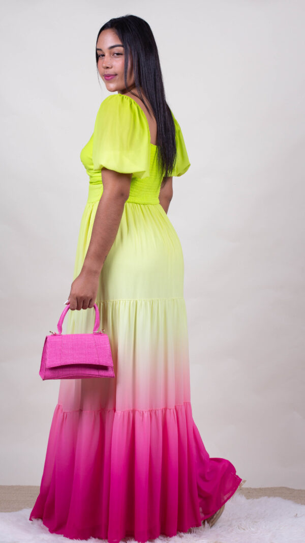 Vestido verde con fucsia