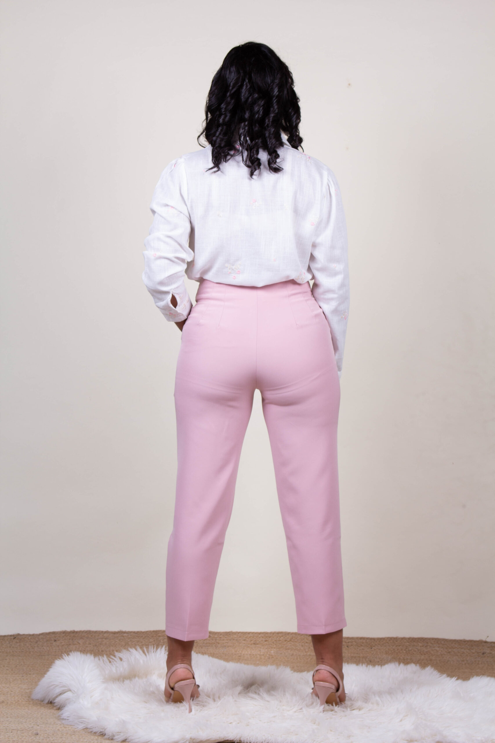 Camisa con Flores Bordada Rosada