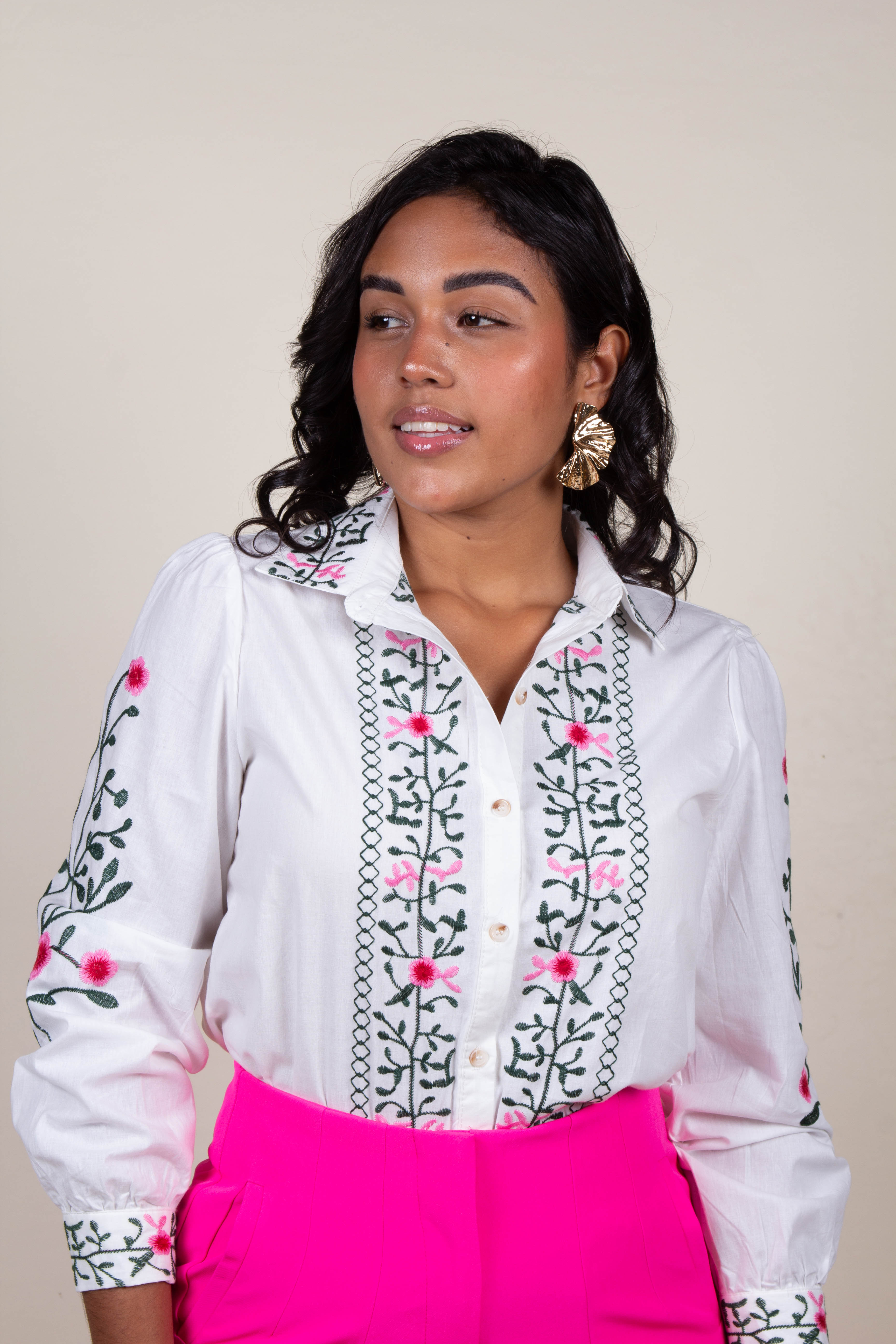 Camisa blanca bordada