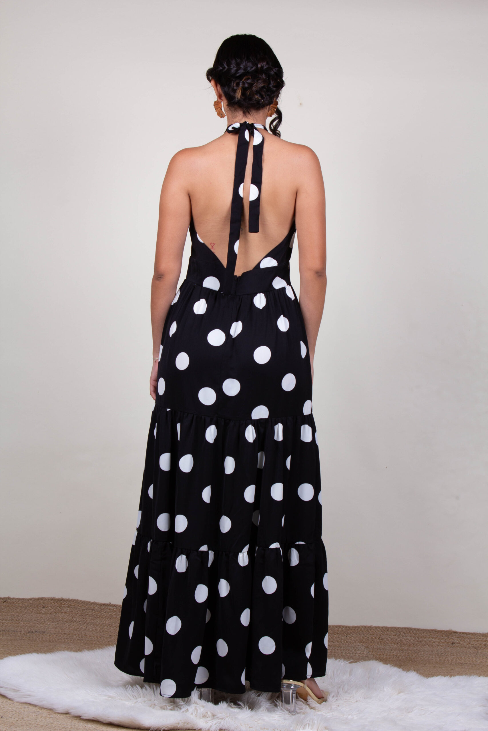 Vestido negro con lunares blancos