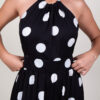 Vestido negro con lunares blancos