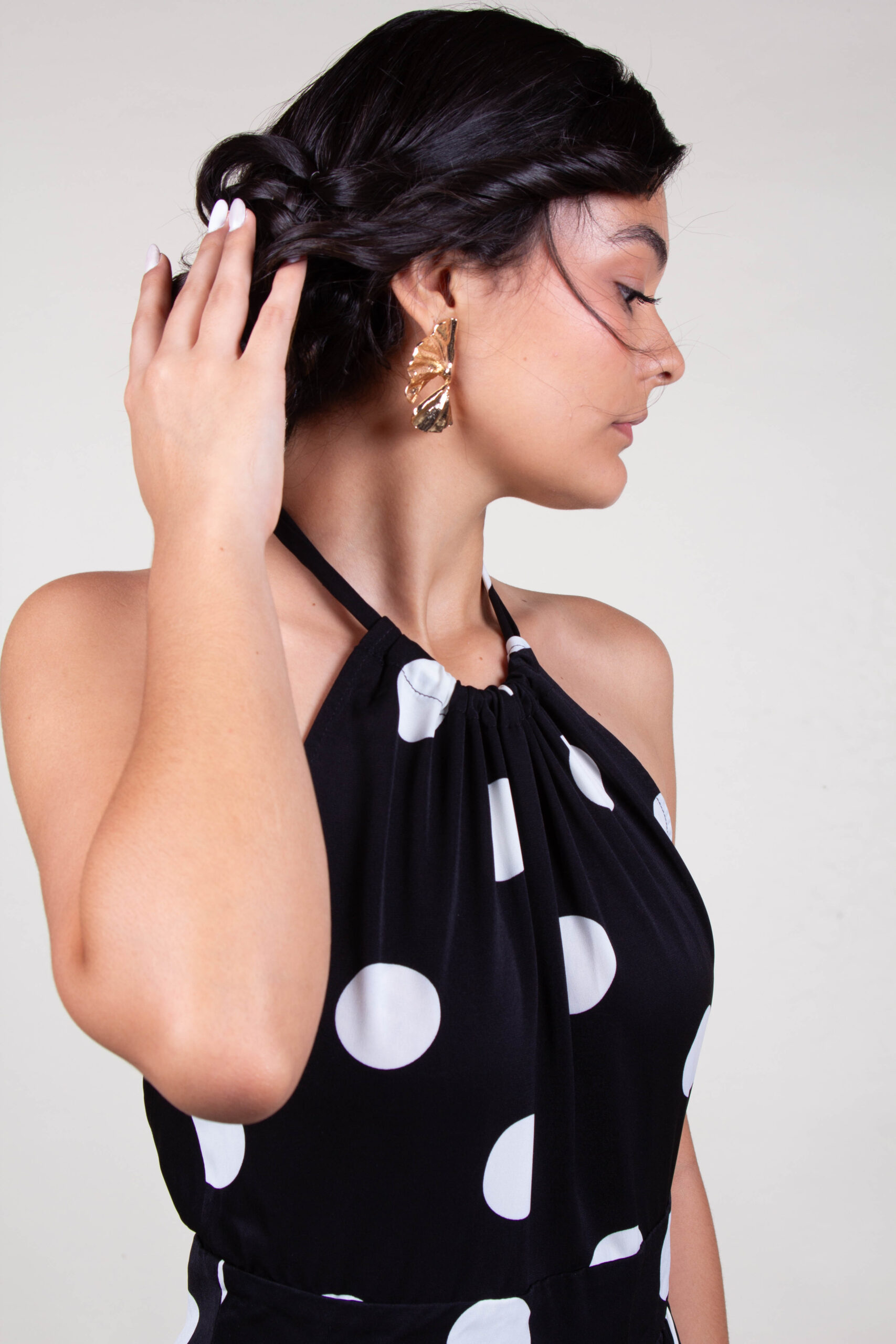 Vestido negro con lunares blancos