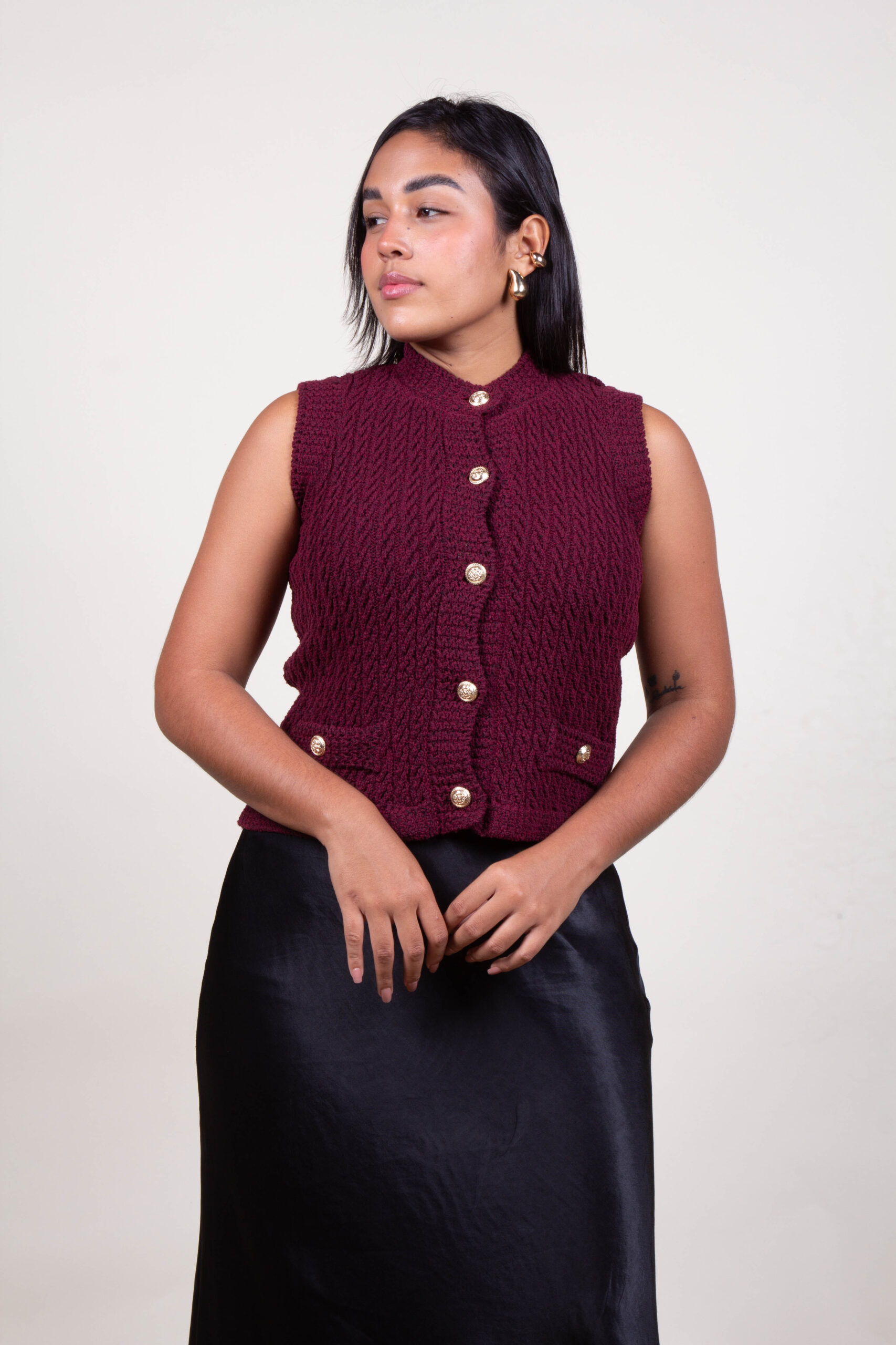 Chalecos con botones dorados