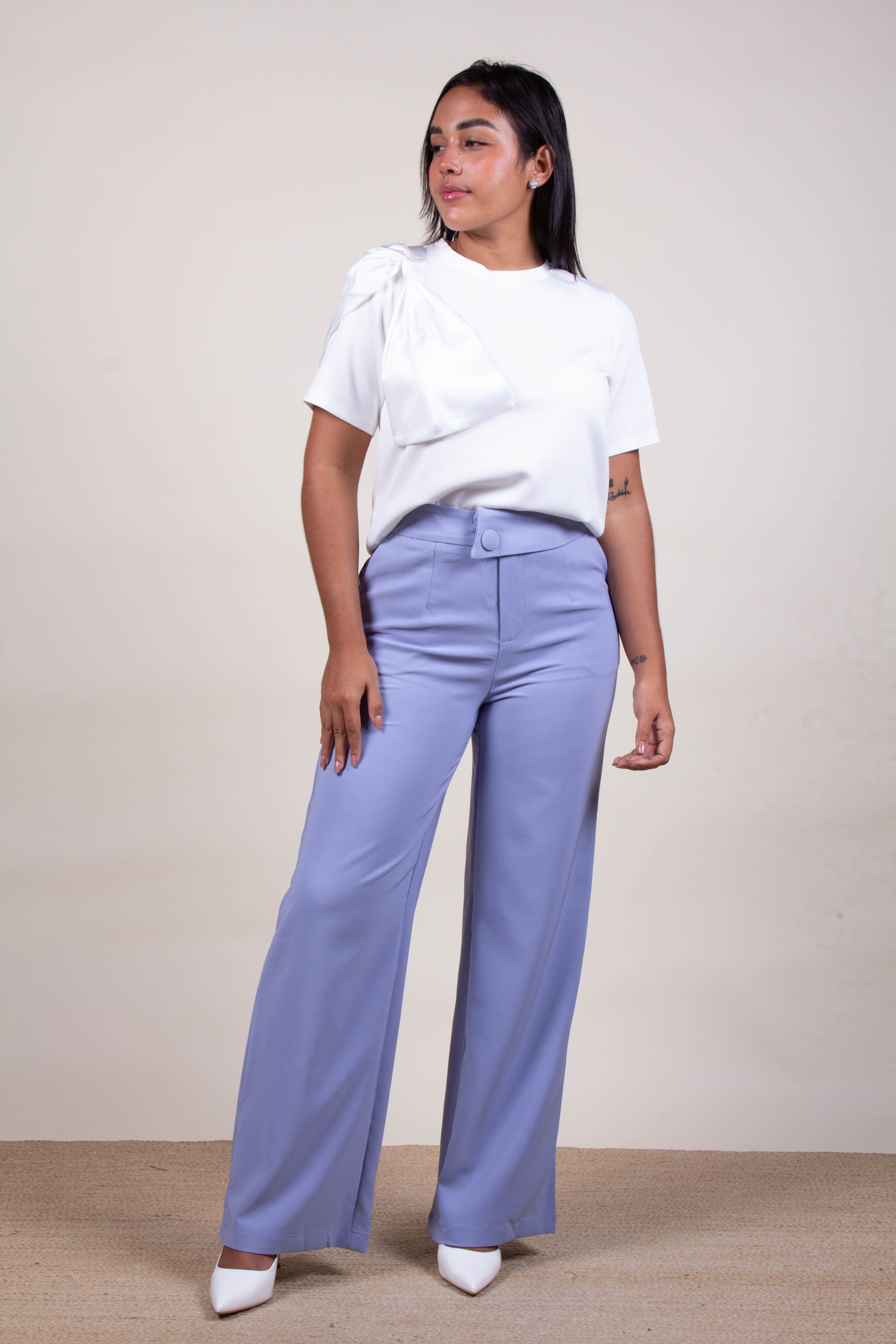 Blusa con lazo en hombro