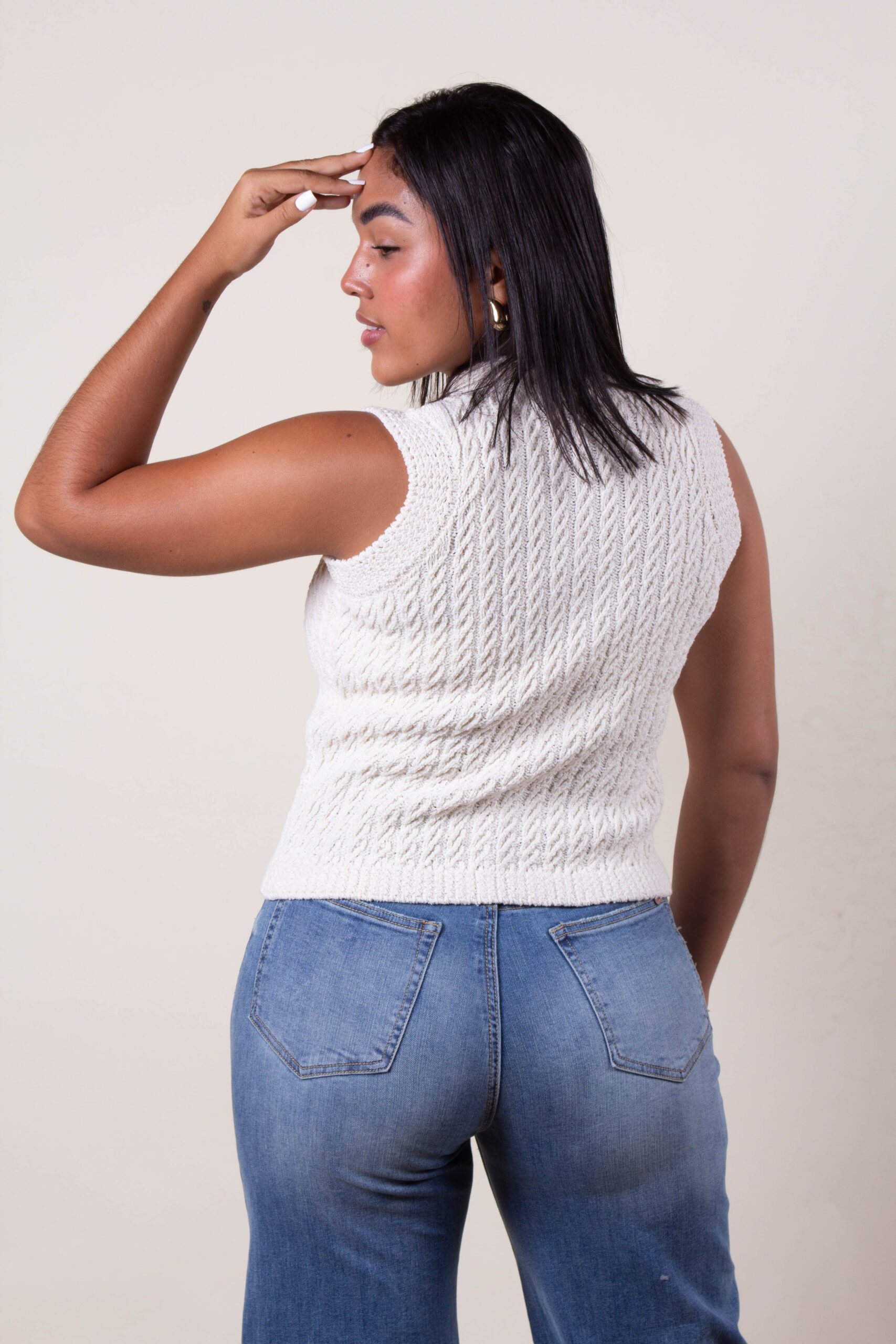 Chalecos con botones dorados