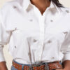Camisa blanca con accesorios