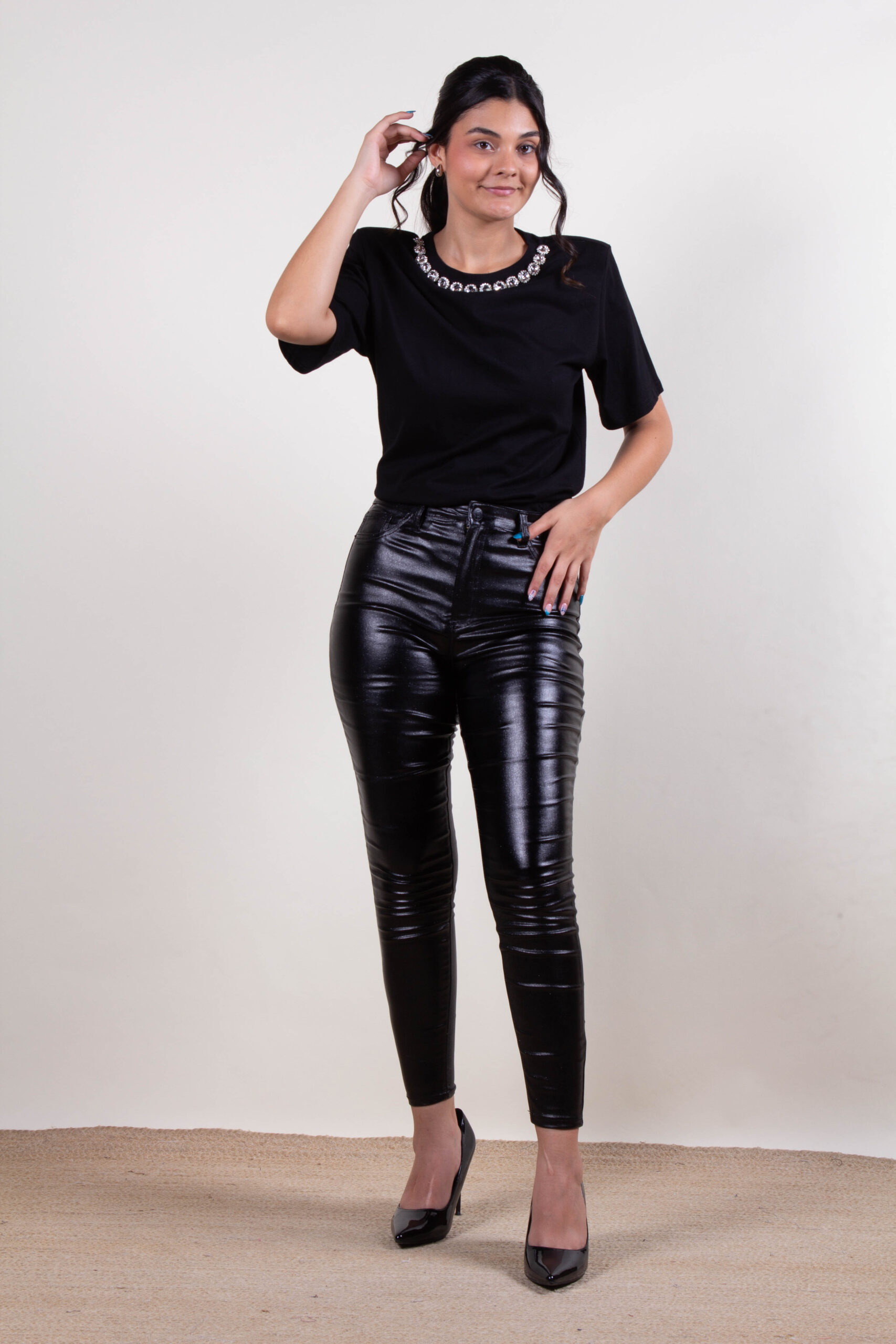 Pantalón cuerina con brillo