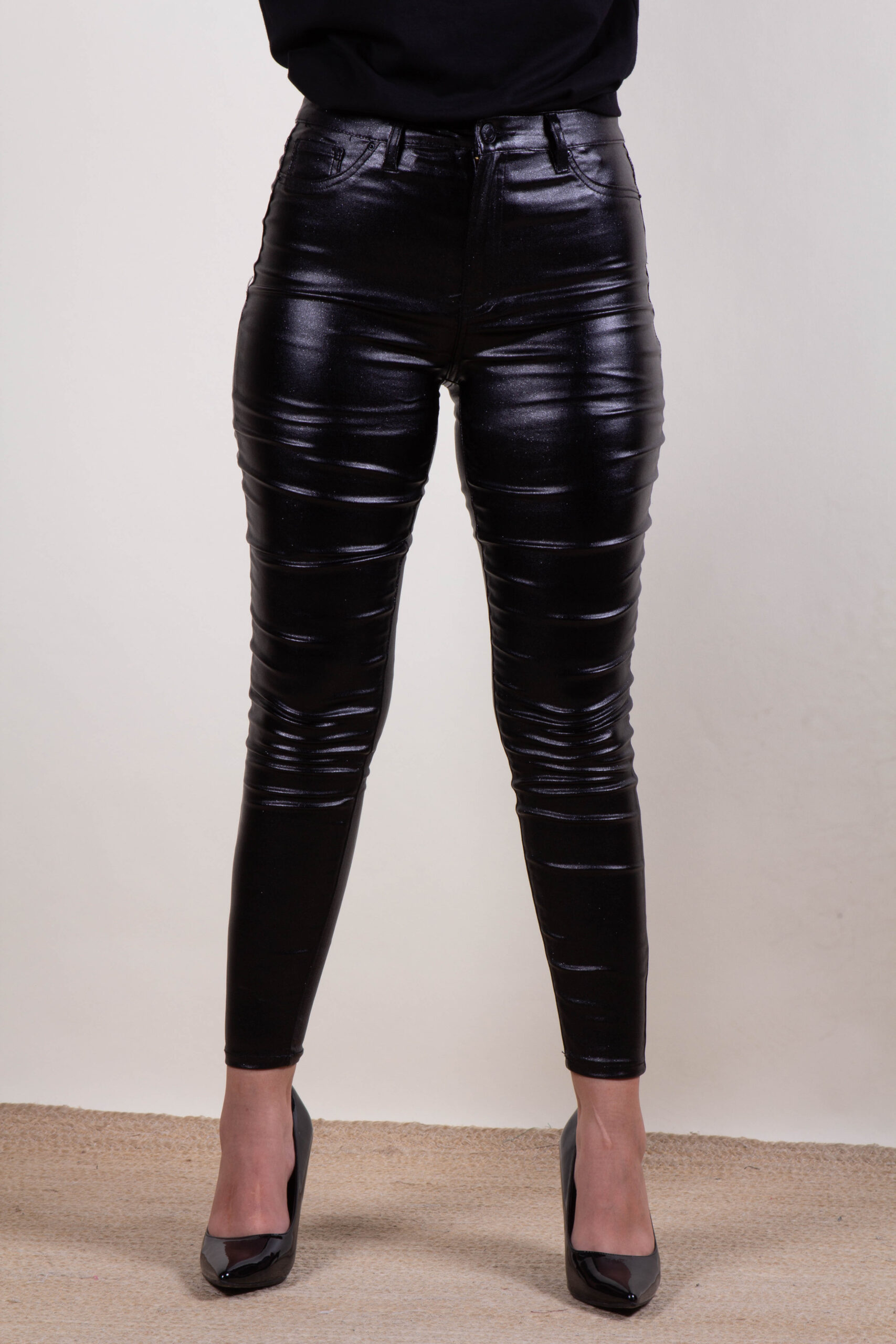 Pantalón cuerina con brillo