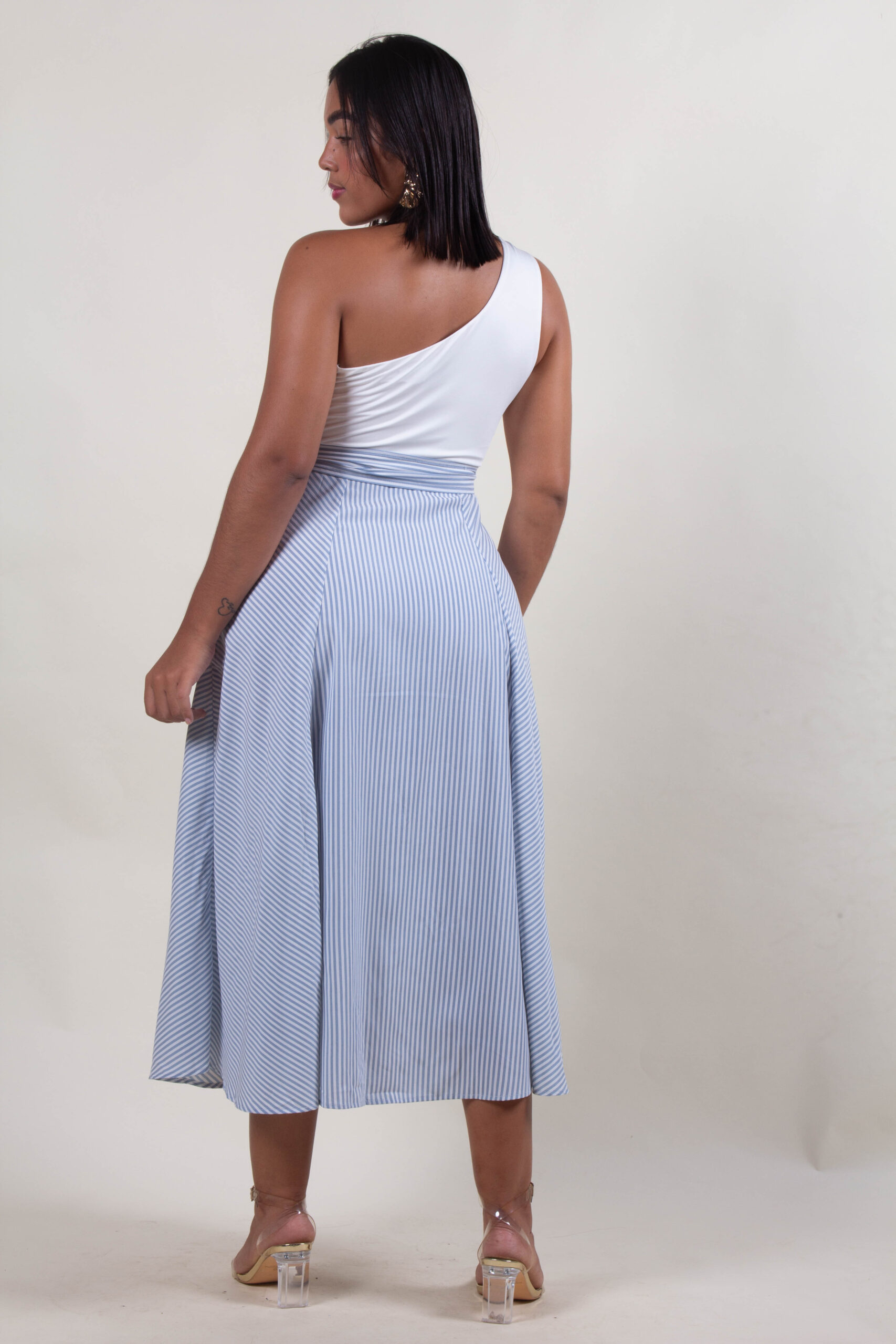 Vestido blanco con celeste