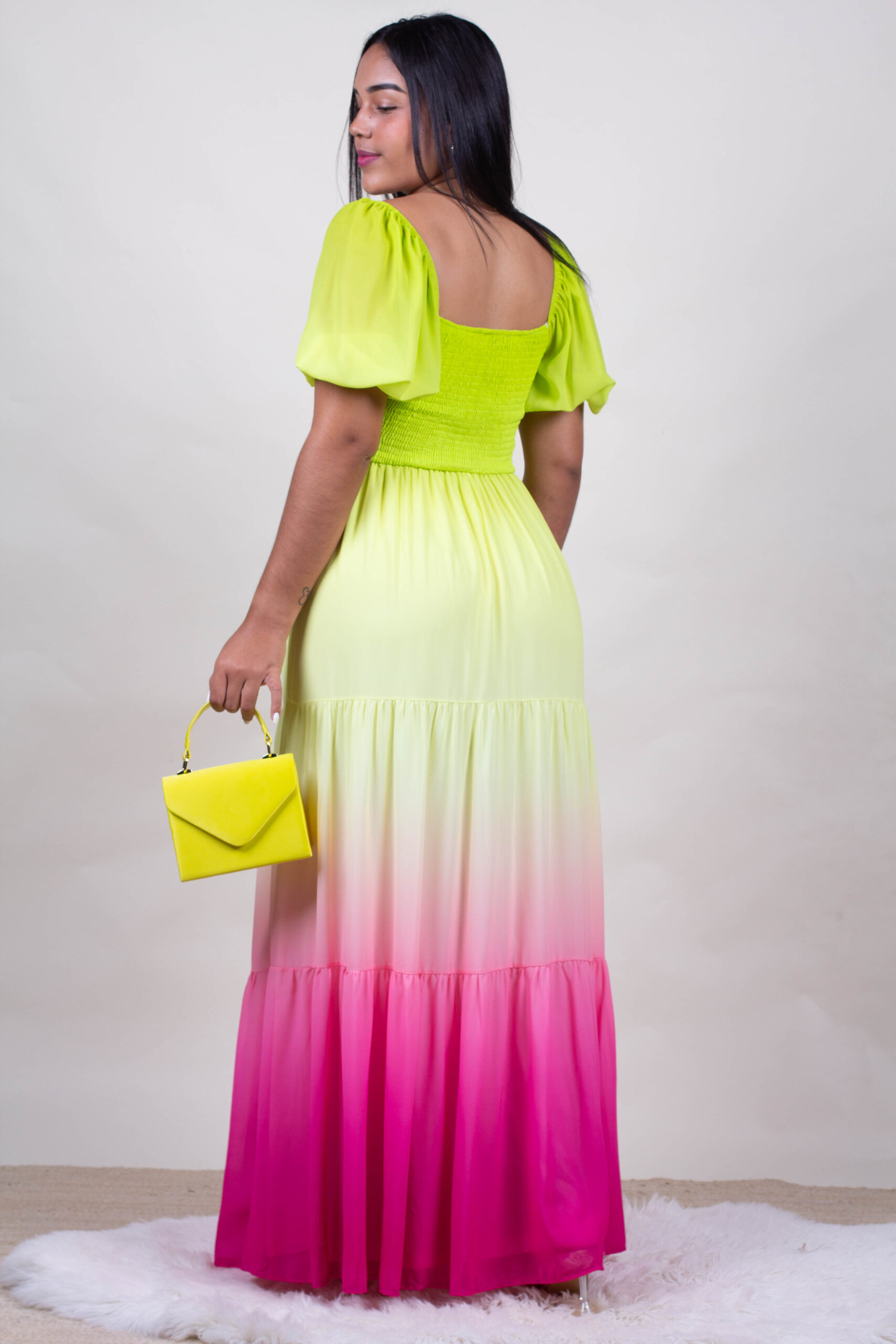 Vestido verde con fucsia