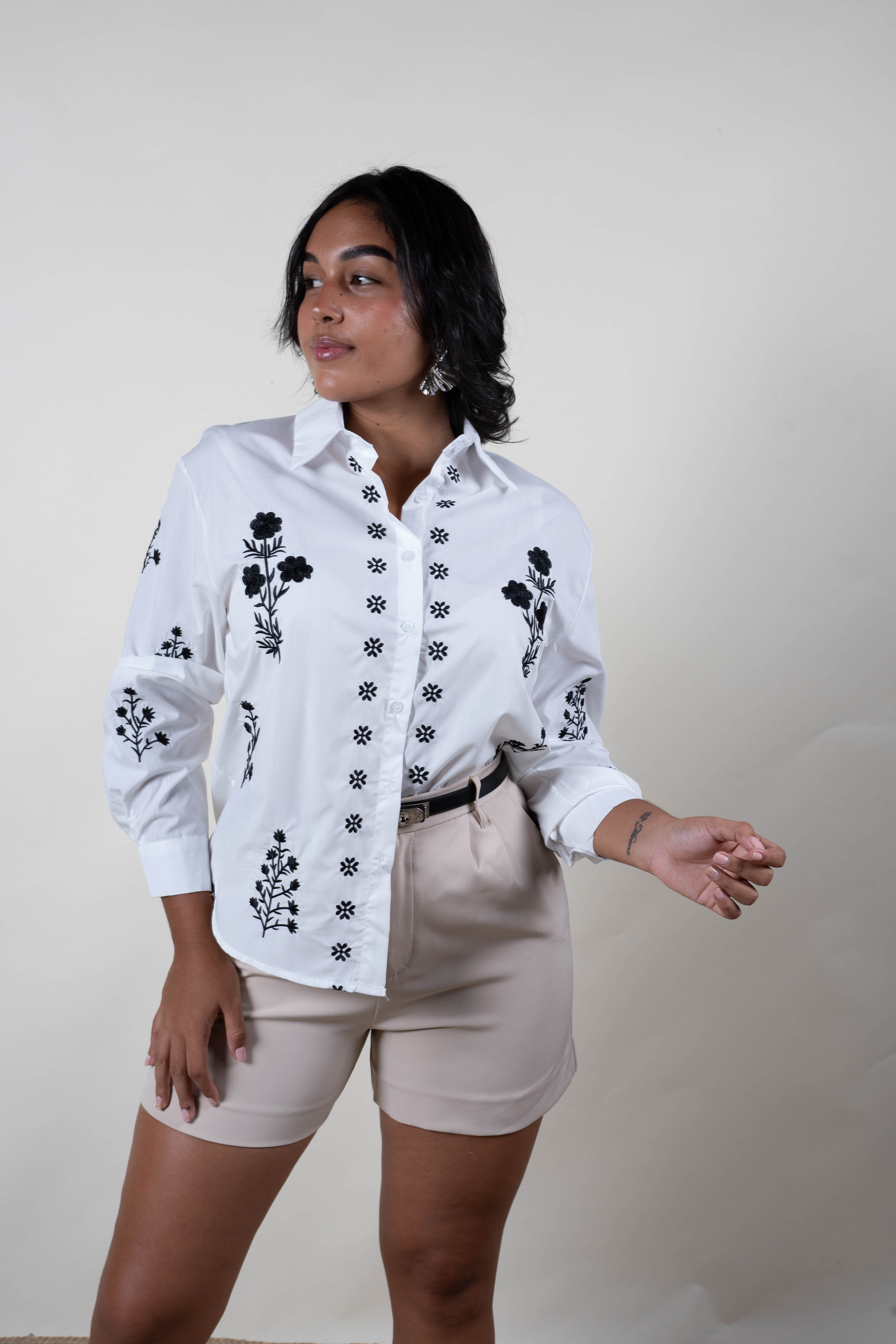 Blusa blanca bordada