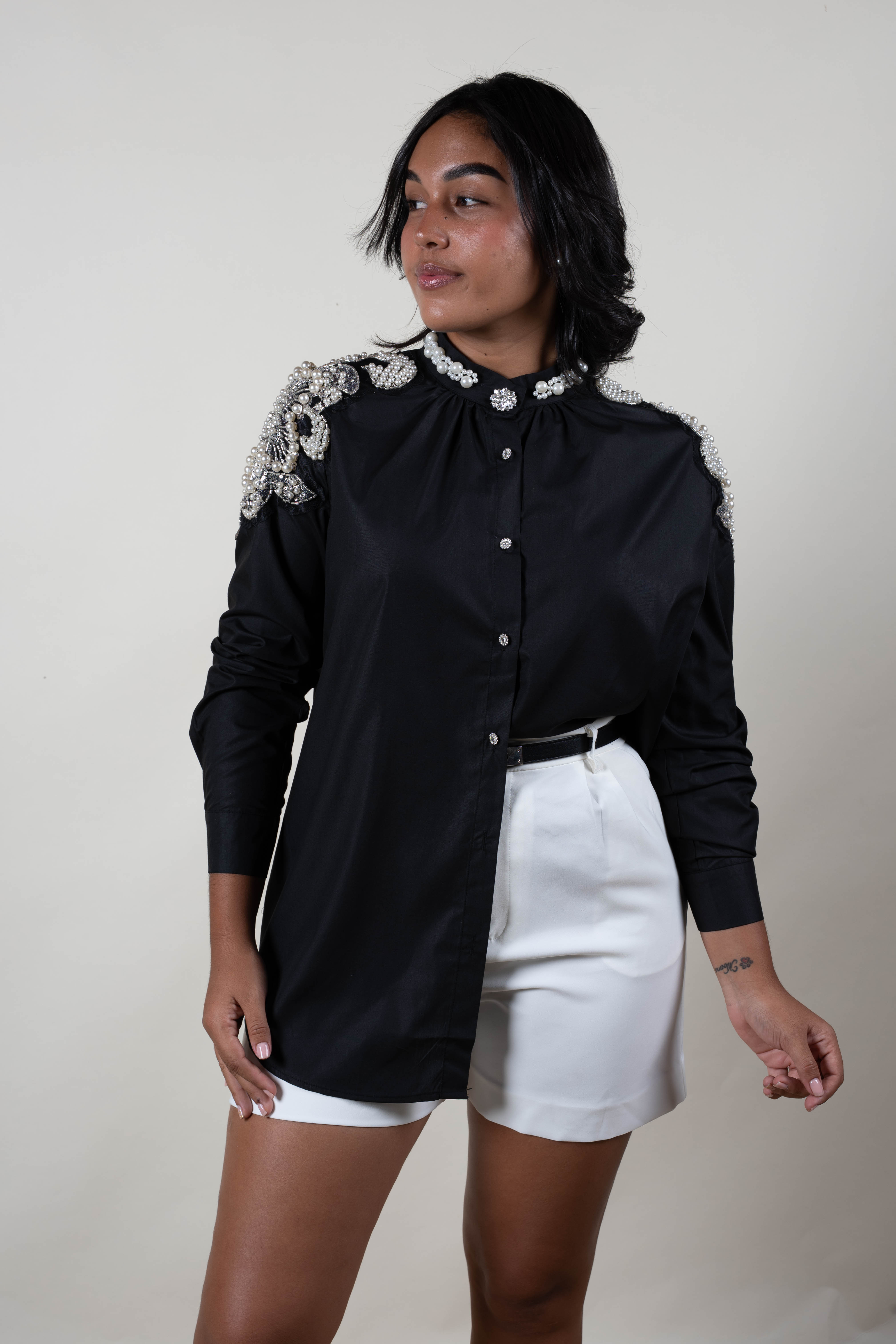 Camisa Negra con pedreria