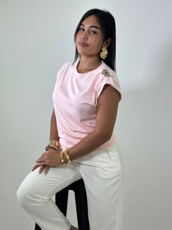 Blusa blanca,rosada