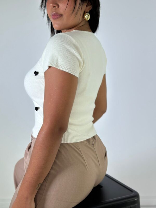 Blusa beige de corazones