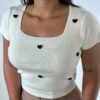 Blusa beige de corazones