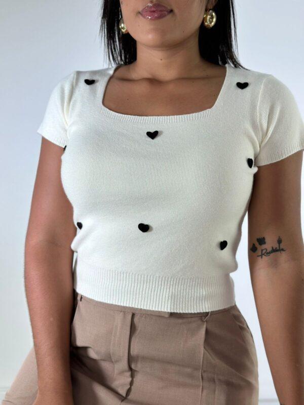 Blusa beige de corazones