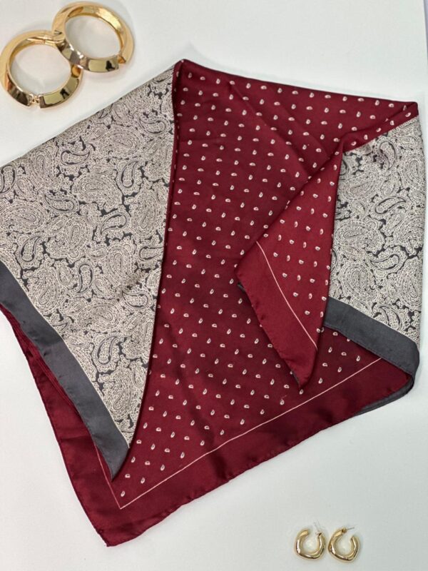 Pañoleta roja con gris