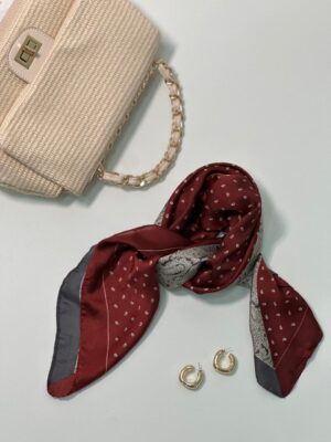 Pañoleta roja con gris