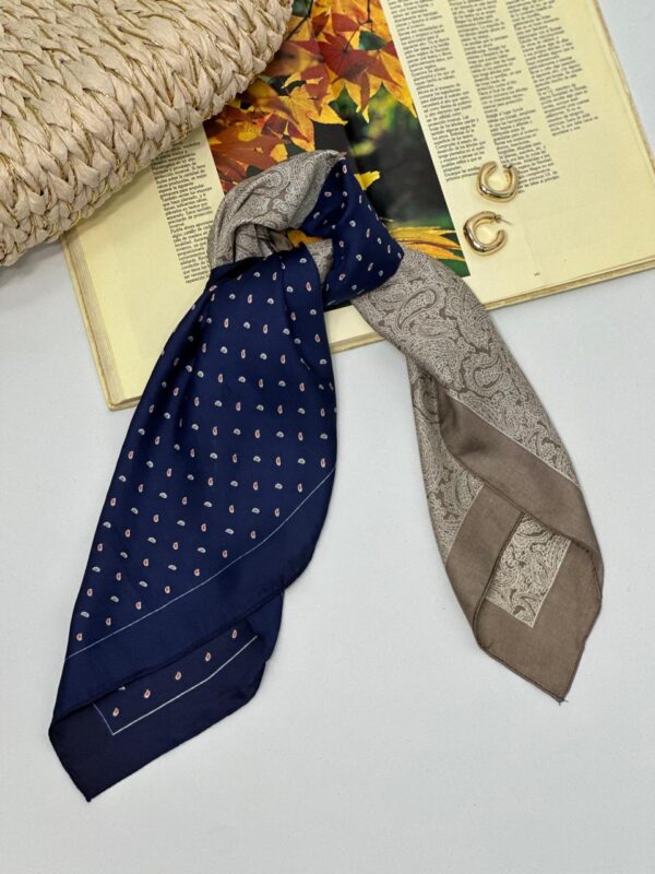 Pañoleta azul con gris