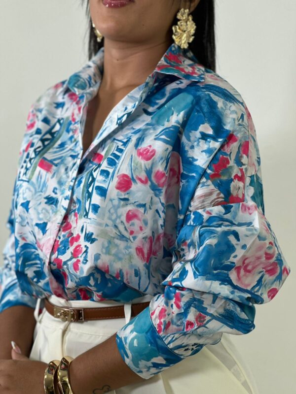 Blusa celeste estampada