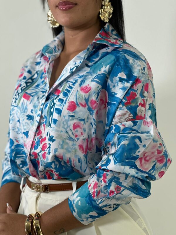 Blusa celeste estampada