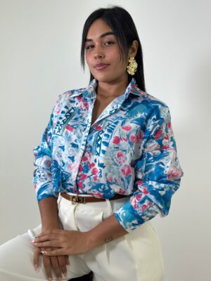 Blusa celeste estampada