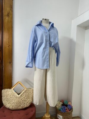 Camisa blanca, Celeste